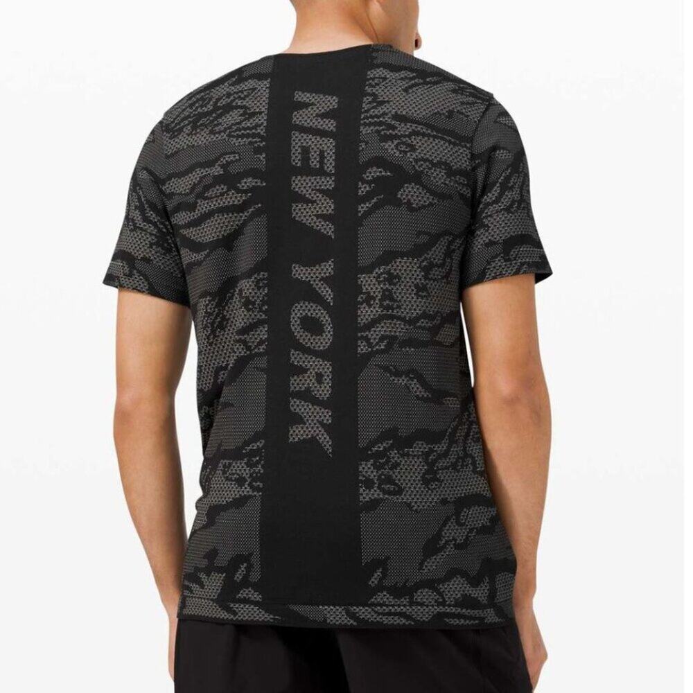 Lululemon Camo New York Mesh Workout Short Sleeve Shirt Small